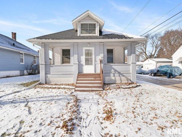 2016 WASHINGTON Street, Davenport, IA 52804