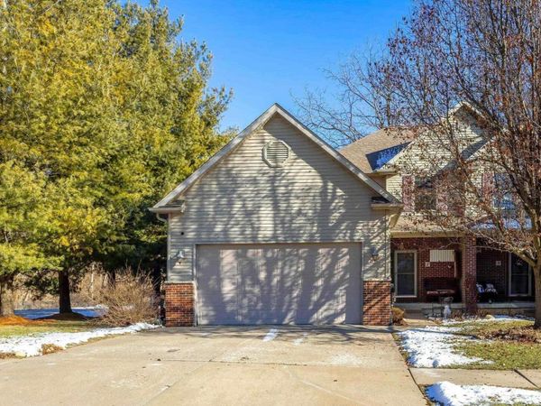 1 MUSKET Court, Le Claire, IA 52753