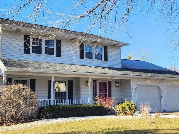 4240 APPLE VALLEY Drive, Bettendorf, IA 52722