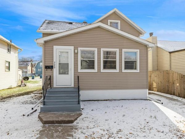 320 15TH Avenue, East Moline, IL 61244