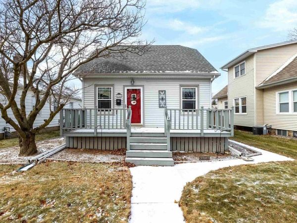 2345 30TH Street, Moline, IL 61265