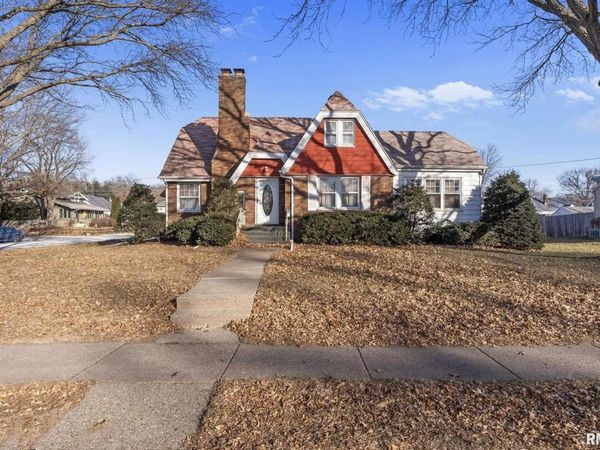 810 HOLMES Street, Bettendorf, IA 52722