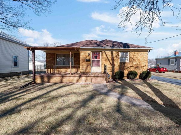 313 E MAIN Street, Geneseo, IL 61254