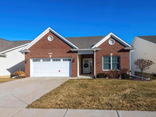 5777 DANIELLE Drive, Bettendorf, IA 52722