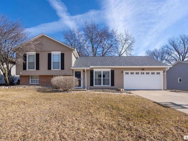 5715 OAKBROOK Road, Davenport, IA 52806