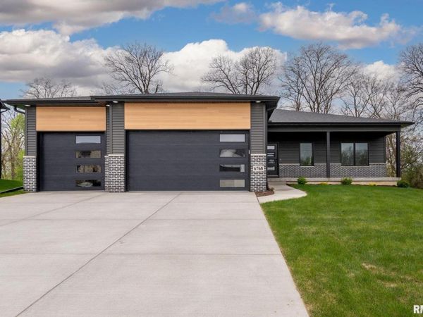 6768 Saint Marie Court, Bettendorf, IA 52722
