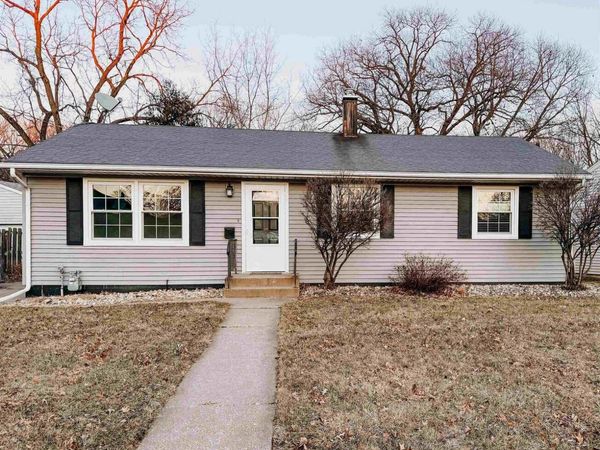916 51ST Street, Moline, IL 61265