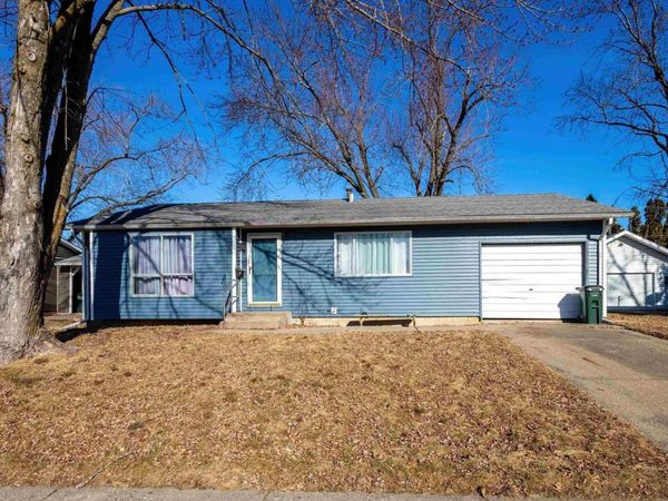 3518 W GARFIELD Street, Davenport, IA 52804
