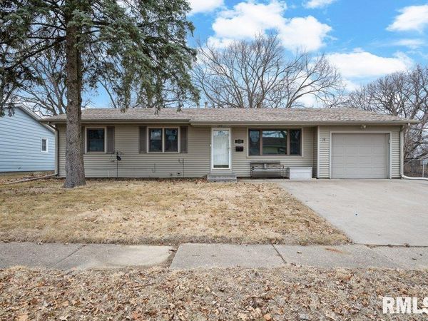 810 12TH Street, Silvis, IL 61282