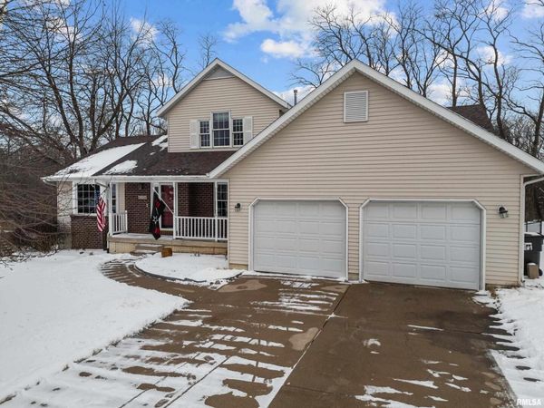 4506 RIDGE Drive, Davenport, IA 52806