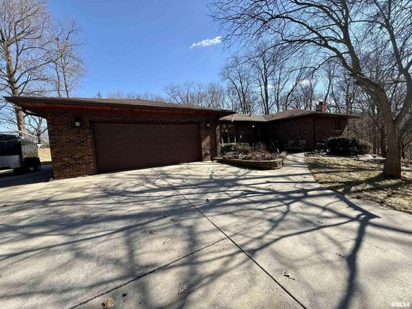 317 5TH Street, Silvis, IL 61282