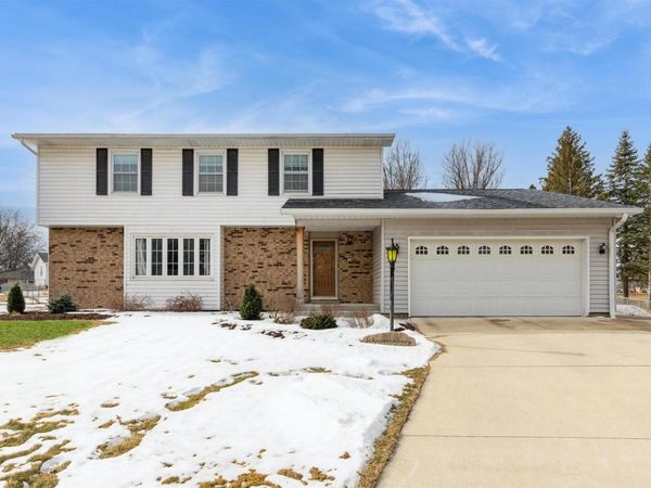 8 HILLCREST Court, Park View, IA 52748
