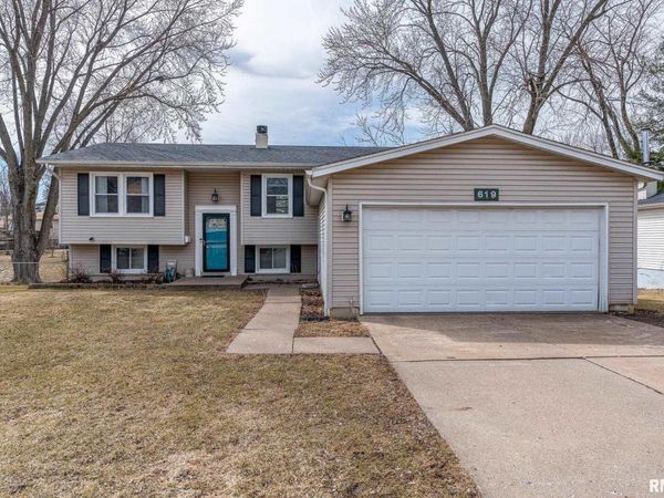619 NORTHBROOK Drive, Davenport, IA 52806