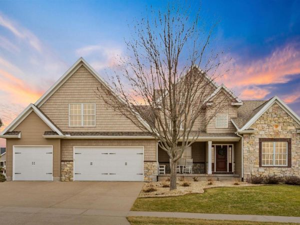 6631 SUMMERFIELD Drive, Bettendorf, IA 52722