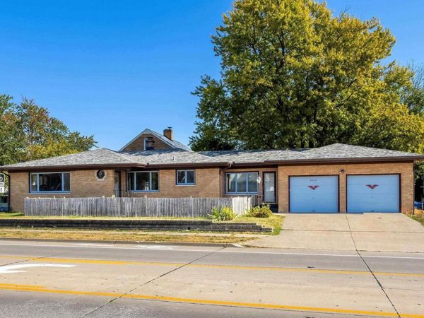 2002 7TH Street, Moline, IL 61265