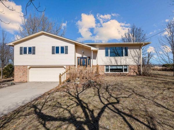 833 2ND Avenue W, Andalusia, IL 61232