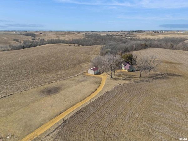 33286 12TH Street, Charlotte, IA 52731
