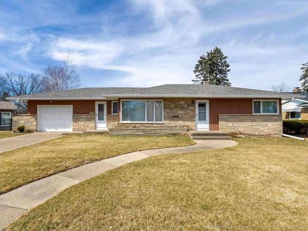 2716 KELLING Street, Davenport, IA 52804