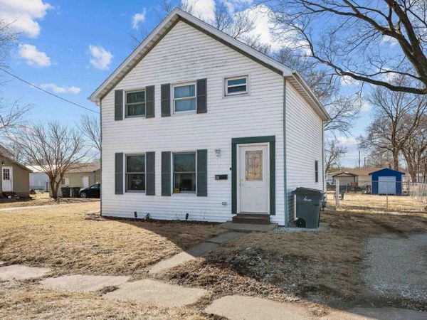 624 1ST Avenue W, Milan, IL 61264