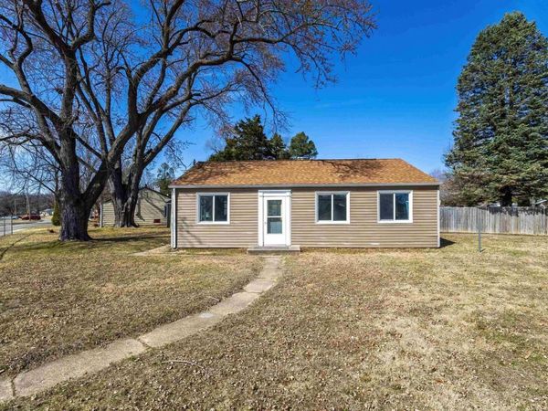 3921 10TH Avenue, Moline, IL 61265