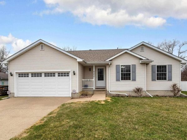 6350 HIGH POINT Court, Davenport, IA 52806