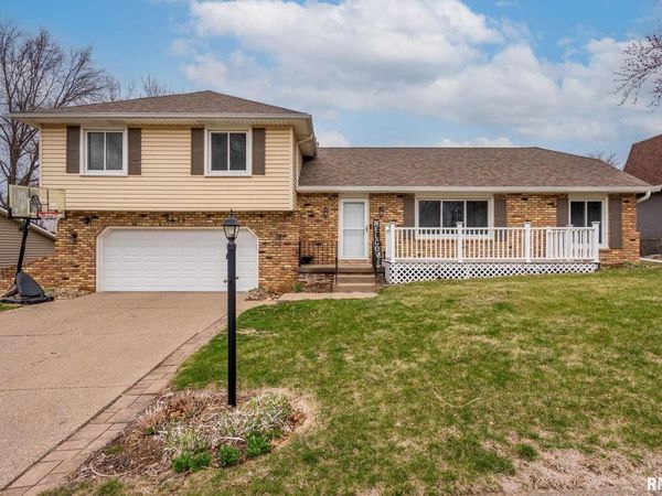 1430 TERRACE PARK Drive, Bettendorf, IA 52722