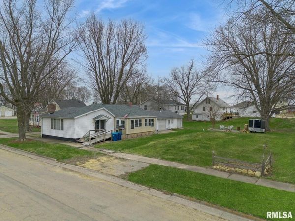 907 BROAD Street, Sabula, IA 52070