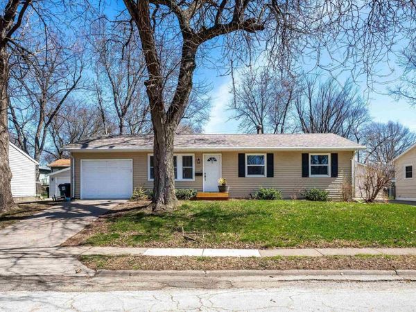 3317 KIMBERLY DOWNS Road, Davenport, IA 52807