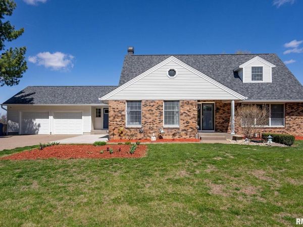 4620 TRAILS END Road, Bettendorf, IA 52722