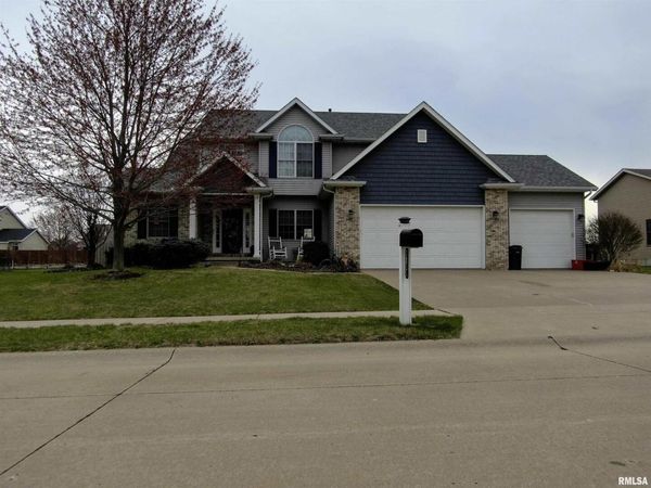 2735 JULIE Lane Court, Davenport, IA 52807