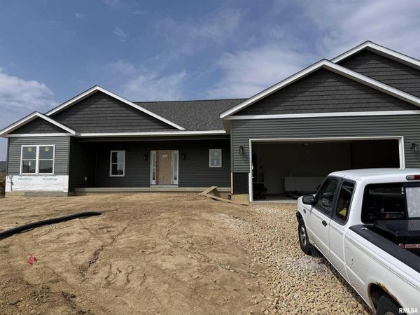 412 S DIAMOND Drive, Long Grove, IA 52756