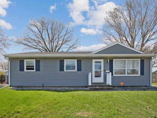 2343 W DOVER Court, Davenport, IA 52804