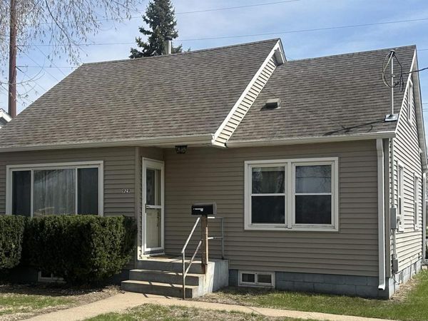929 Dunnburr Street, Camanche, IA 52730