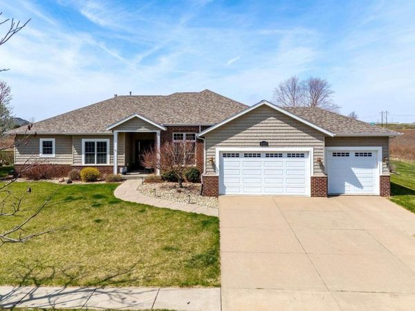 6438 Whispering Pine Drive, Davenport, IA 52807