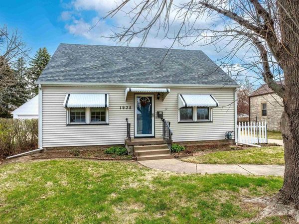 1935 EASTERN Avenue, Davenport, IA 52803