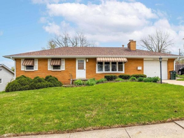 2853 CEDAR Street, Davenport, IA 52804