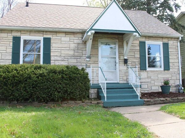 2221 N HOWELL Street, Davenport, IA 52804
