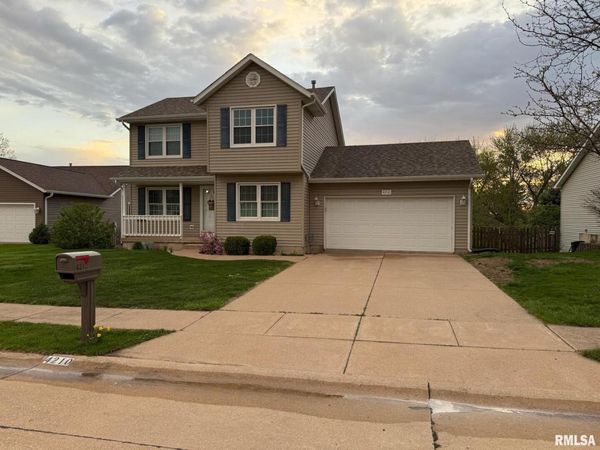4210 N OAK Street, Davenport, IA 52806
