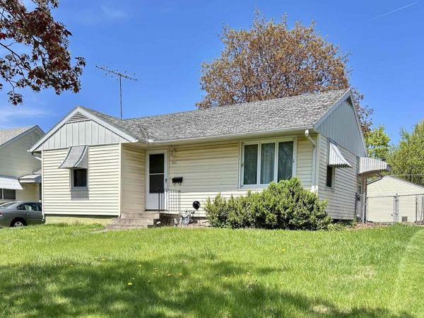 912 13TH Avenue S, Clinton, IA 52732