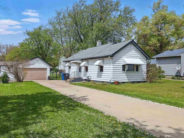 3303 40TH Street, Moline, IL 61265
