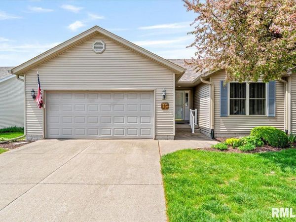 5200 VILLA Drive, Davenport, IA 52806
