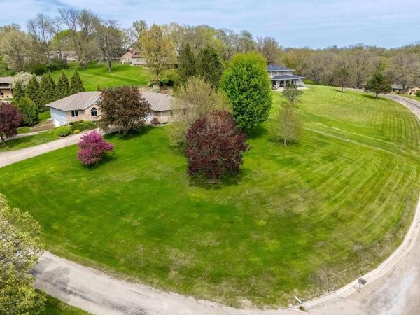 1 E TIMBERLINE Court, Blue Grass, IA 52726