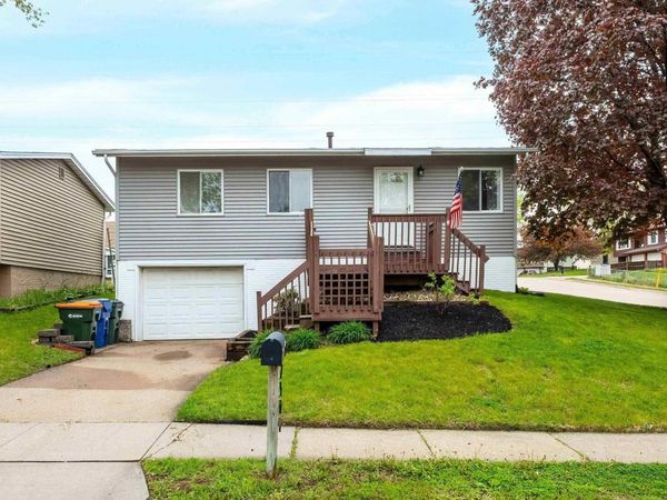 2506 W 59TH Street, Davenport, IA 52806