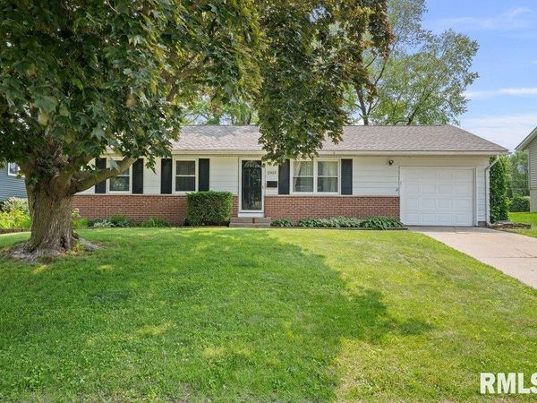 2303 PINEHURST Street, Bettendorf, IA 52722