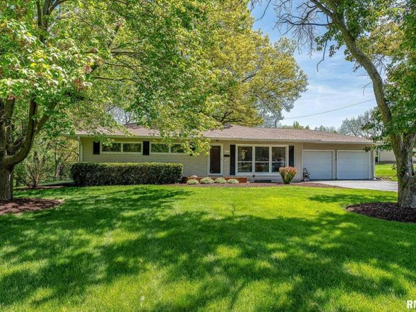 4427 JERSEY RIDGE Road, Davenport, IA 52807