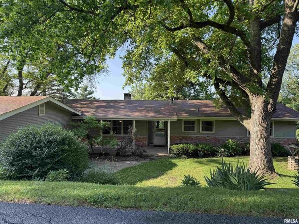 6717 PRIMROSE Court, Bettendorf, IA 52722