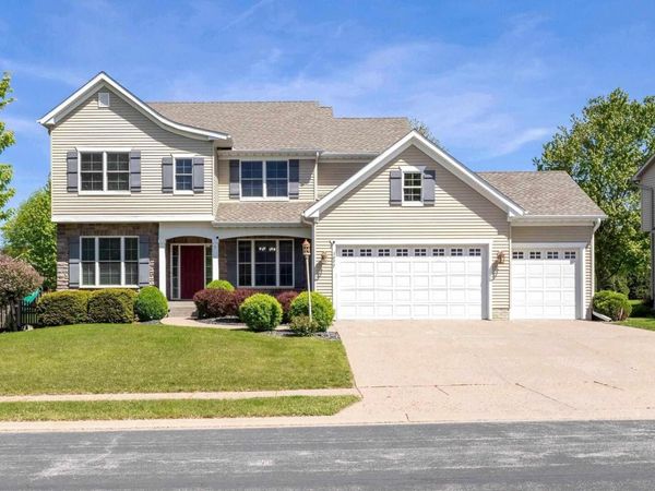 3077 MARYNOEL Avenue, Bettendorf, IA 52722