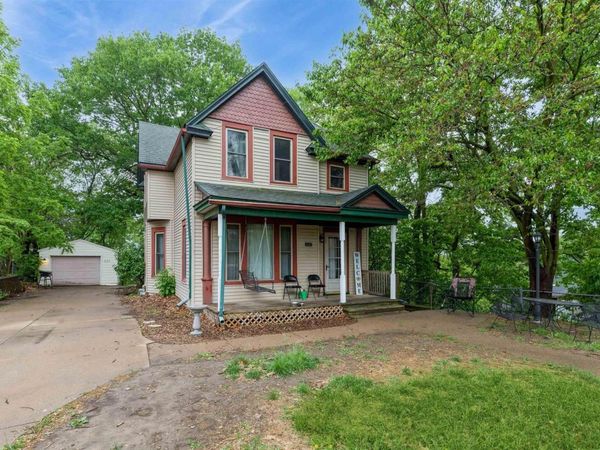 1131 W 10TH Street, Davenport, IA 52804