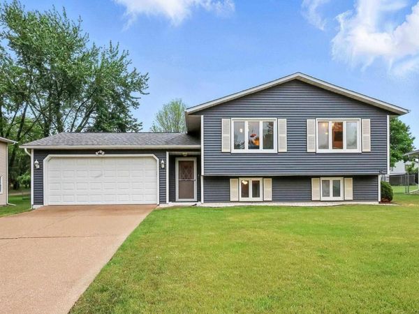 2411 MOUND Street, Davenport, IA 52803