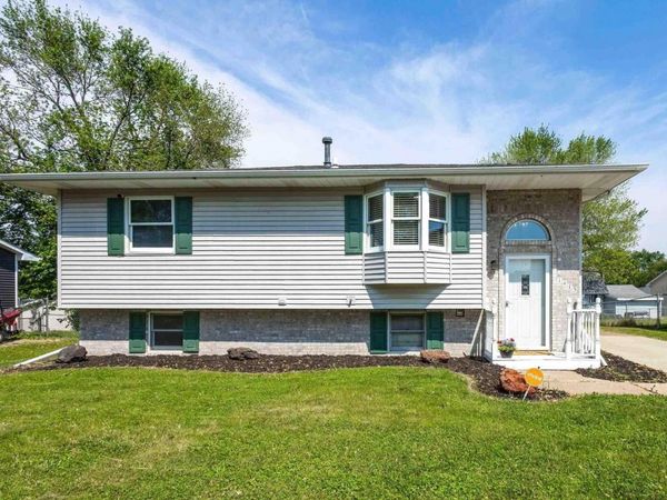 1413 N PIONEER Street, Davenport, IA 52804